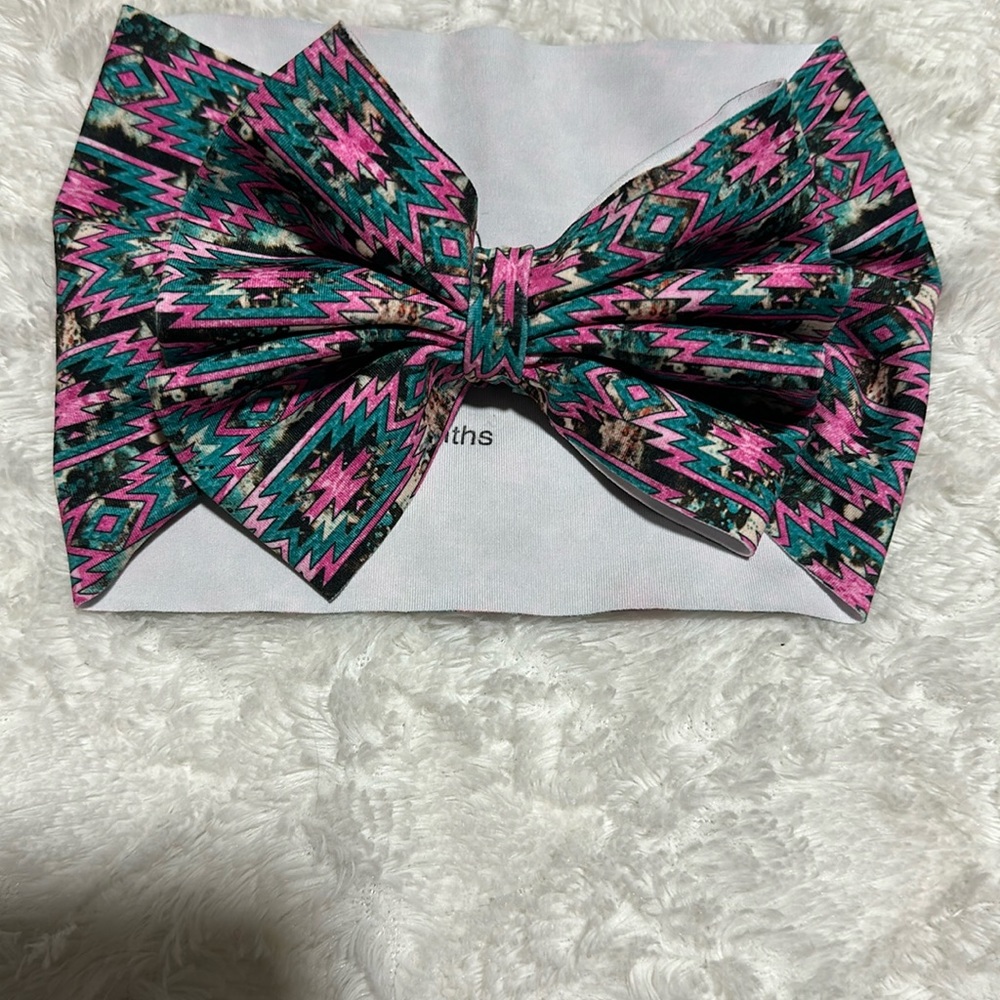 Pink and turquoise bow